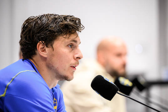 Victor Nilsson Lindelöf at a press conference