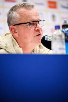 Head coach Janne Andersson at a press conference