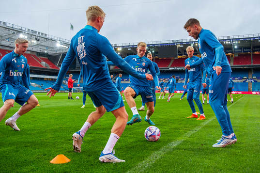 Andreas Hanche-Olsen, Fredrik André Bjørkan and players