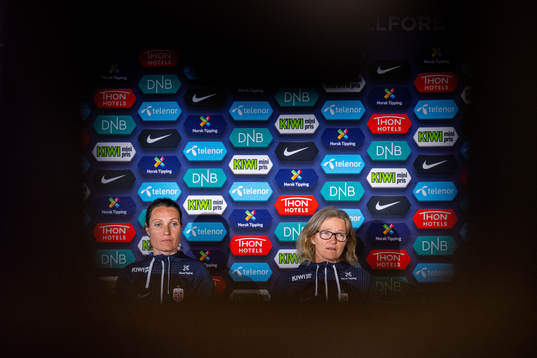 Ingvild Stensland and Hege Riise, head coach of the