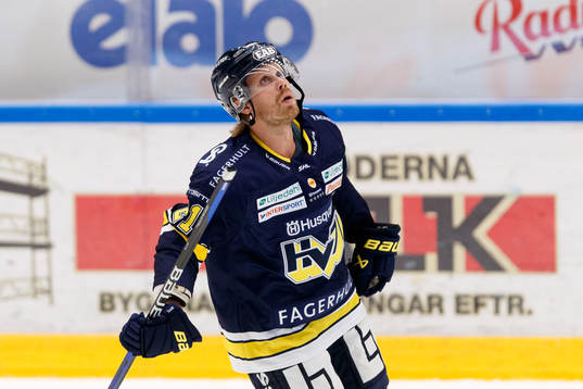 HV71s Mattias Tedenby innan ishockeymatchen i SHL mellan