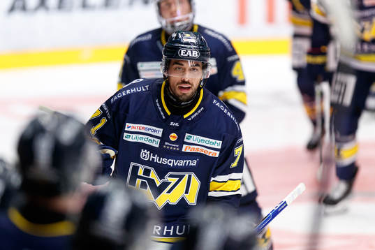 HV71s Tyler Vesel jublar