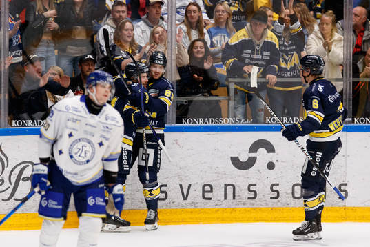 HV71s Andy Miele och Mikkel Bödker jublar