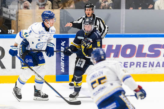 HV71s Victor Sjöholm och Leksands Carter Ashton