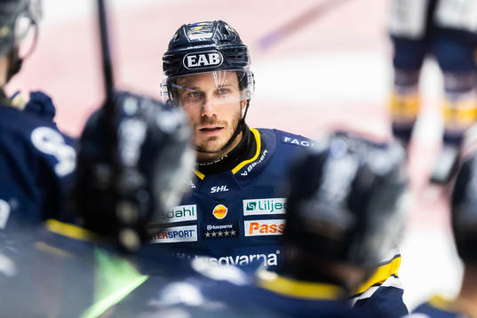 HV71s Victor Sjöholm jublar