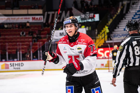 Örebros Oliver Eklind jublar