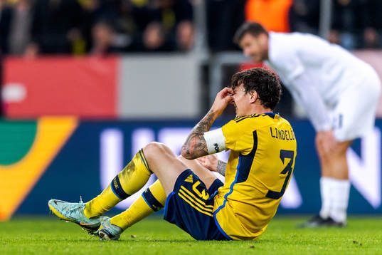 Victor Nilsson Lindelöf of Sweden looks dejected