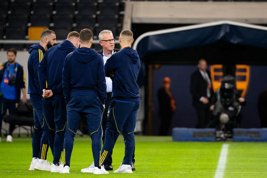 Mikael Ishak and head coach Janne Andersson of Sweden