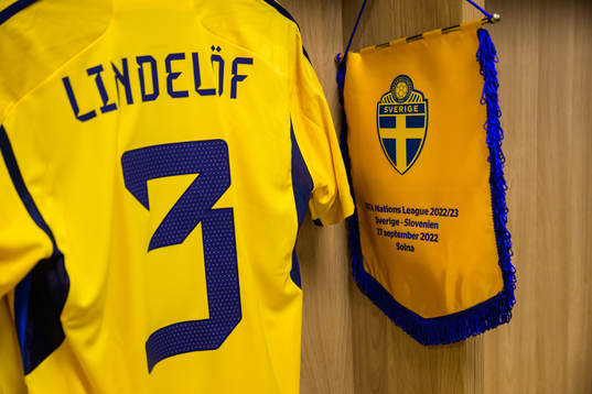 A banner next to the jersey of Victor Nilsson Lindelöf in