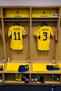 Jerseys of Anthony Elanga and Victor Nilsson Lindelöf in