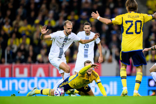 Jon Stankovic of Slovenia and Viktor Claesson of Sweden
