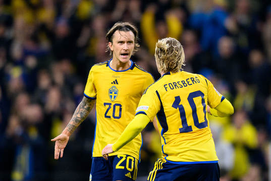 Kristoffer Olsson celebrate with Emil Forsberg