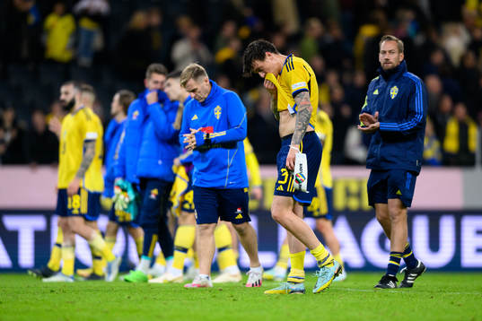 Victor Nilsson Lindelöf of Sweden looks dejected