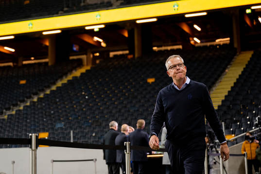 Head coach Janne Andersson of Sweden looks dejected