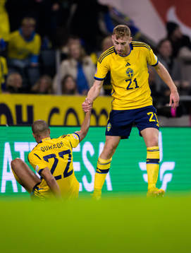 Robin Quaison and Dejan Kulusevski of Sweden