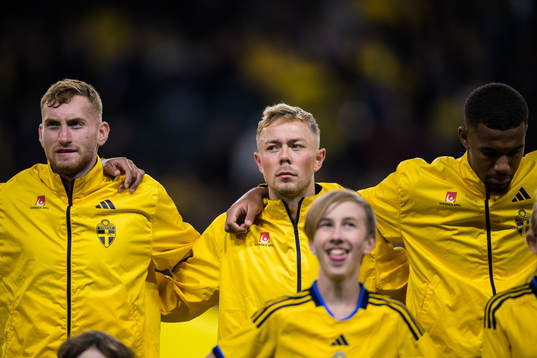 Dejan Kulusevski, Joel Andersson and Isak Hien of Sweden
