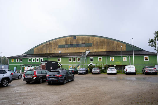 Exteriör vy av Dackehallen före ishockeymatchen i