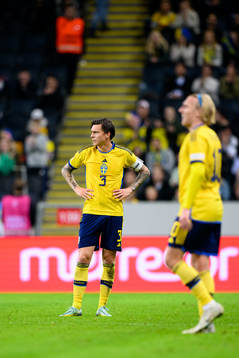 Victor Nilsson Lindelöf of Sweden looks dejected