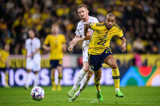 Jure Balkovec of Slovenia and Robin Quaison of Sweden