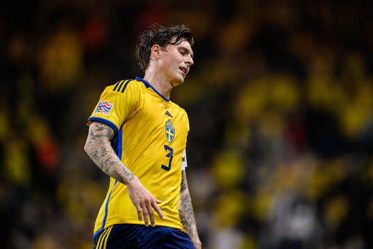 Victor Nilsson Lindelöf of Sweden looks dejected