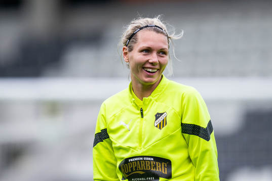 goalkeeper Jennifer Falk