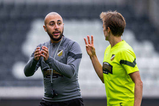 Assistant coach Marwan Salman and Aivi Luik