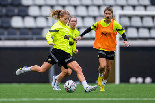 Anna Anvegård and Andrine Stolsmo Hegerberg