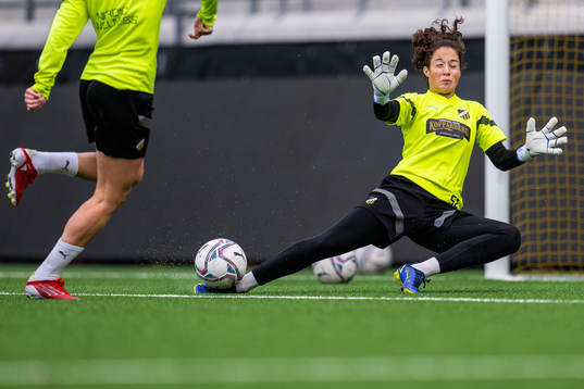 goalkeeper Livia Peng