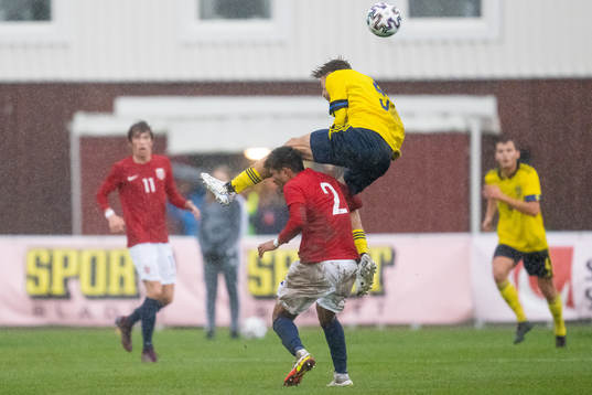 Norges Dylan Murugesapillai och Sveriges Jonas Rouhi