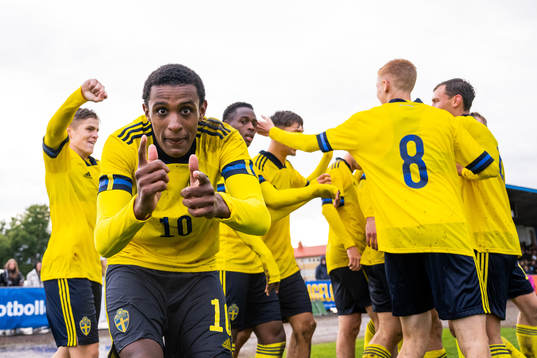 Sveriges Amar Ahmed Fatah jublar