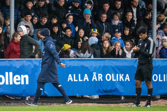 Norges förbundskapten Luis Pimenta lämnar plan