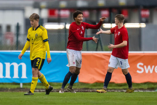 Sveriges Felix Eriksson deppar medan Norges Alwande