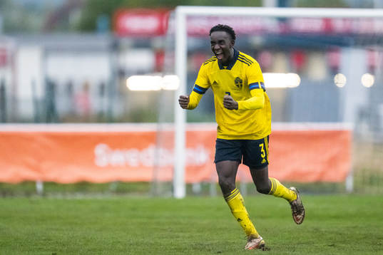 Sveriges Peter Amoran jublar