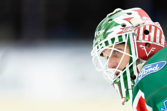 Frölundas målvakt Lars Johansson innan  ishockeymatchen i