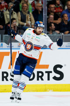 Växjös Lukas Bengtsson jublar