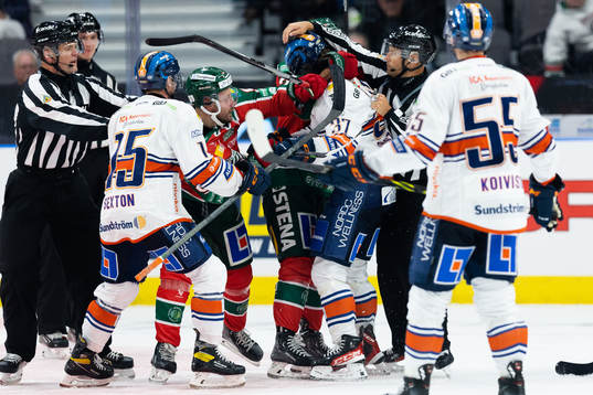 Frölundas Jan Mursak och Växjös Martin Lundberg