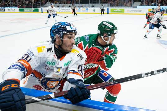 Växjös Jayden Halbgewachs och Frölundas Nicklas Lasu