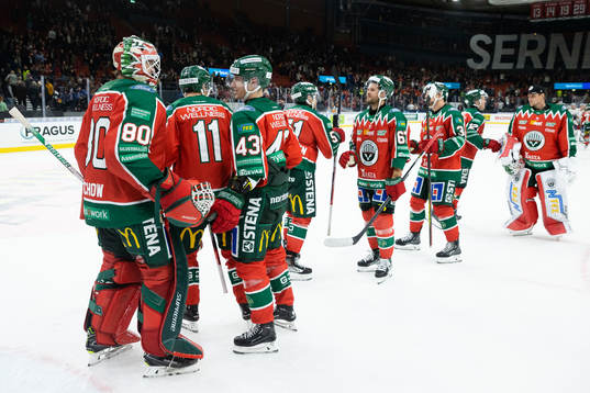 Frölundas målvakt Frederik Dichow och Tom Nilsson jublar
