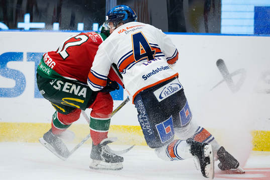 Frölundas Max Friberg och Växjös Keegan Lowe