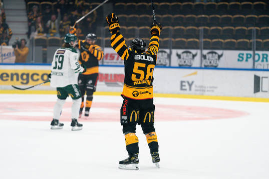 Skellefteås Oskar Nilsson jublar