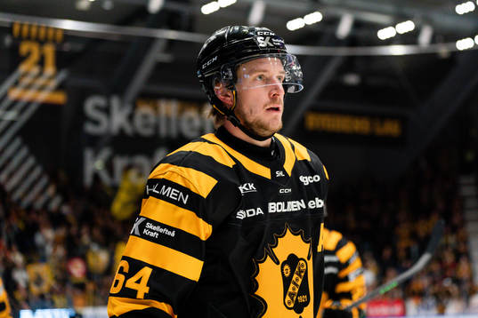 Skellefteås Jonathan Pudas  jublar