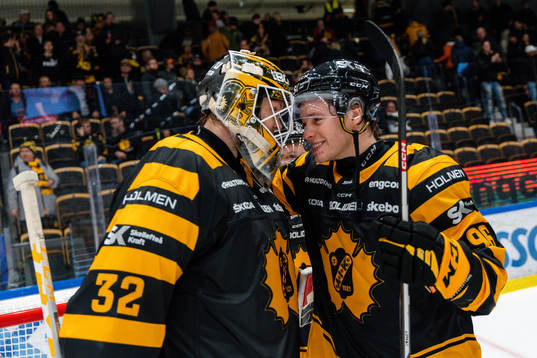 Skellefteås målvakt Linus Söderström  och Rickard Hugg