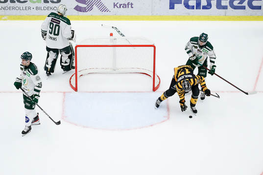 Skellefteås Pär Lindholm tar matchpucken
