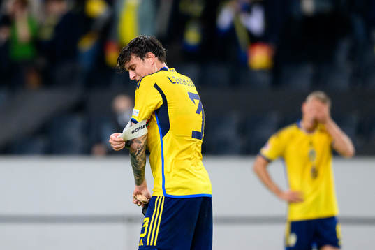 Victor Nilsson Lindelöf of Sweden looks dejected