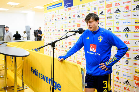 Victor Nilsson Lindelöf of Sweden is being interviewed