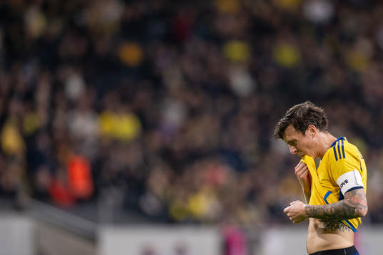 Victor Nilsson Lindelöf of Sweden looks dejected
