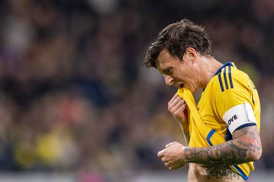 Victor Nilsson Lindelöf of Sweden looks dejected