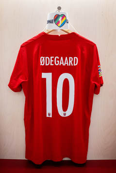 The kit and One Love captains’ armband of Martin