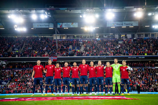 Players of Norway line up
