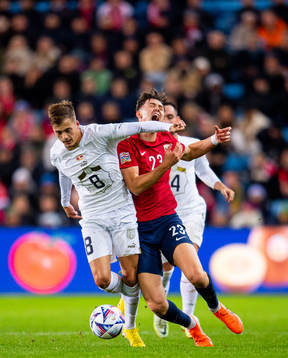 Ivan Ilic of Serbia and Jørgen Strand Larsen of Norway